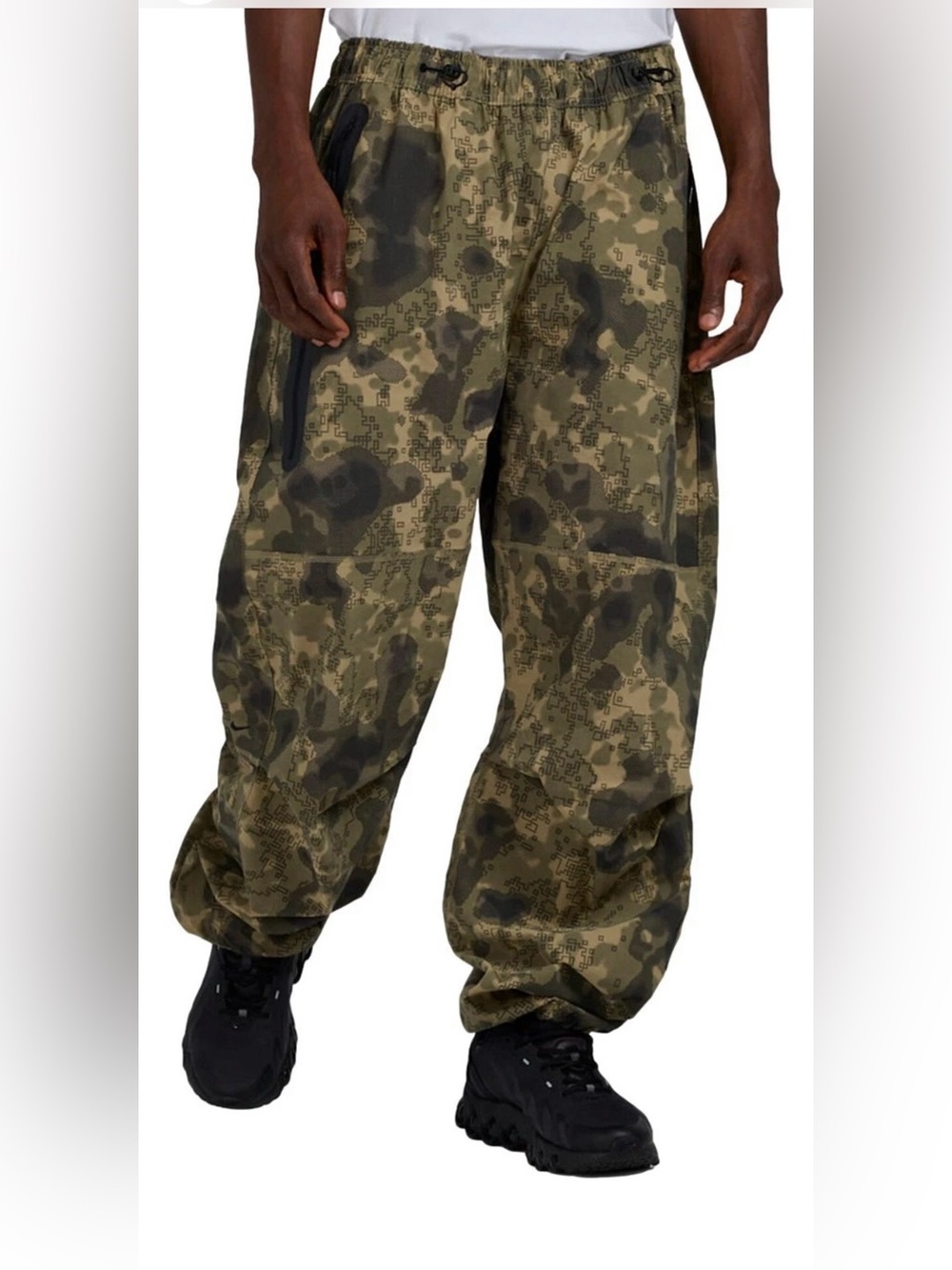 Nike Tech Woven Pants Size-Large